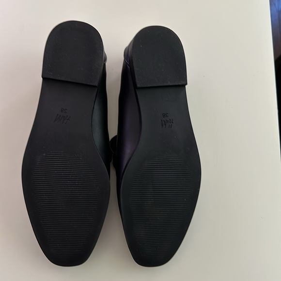 H&M Chain Detail Loafers - Picture 2 of 6